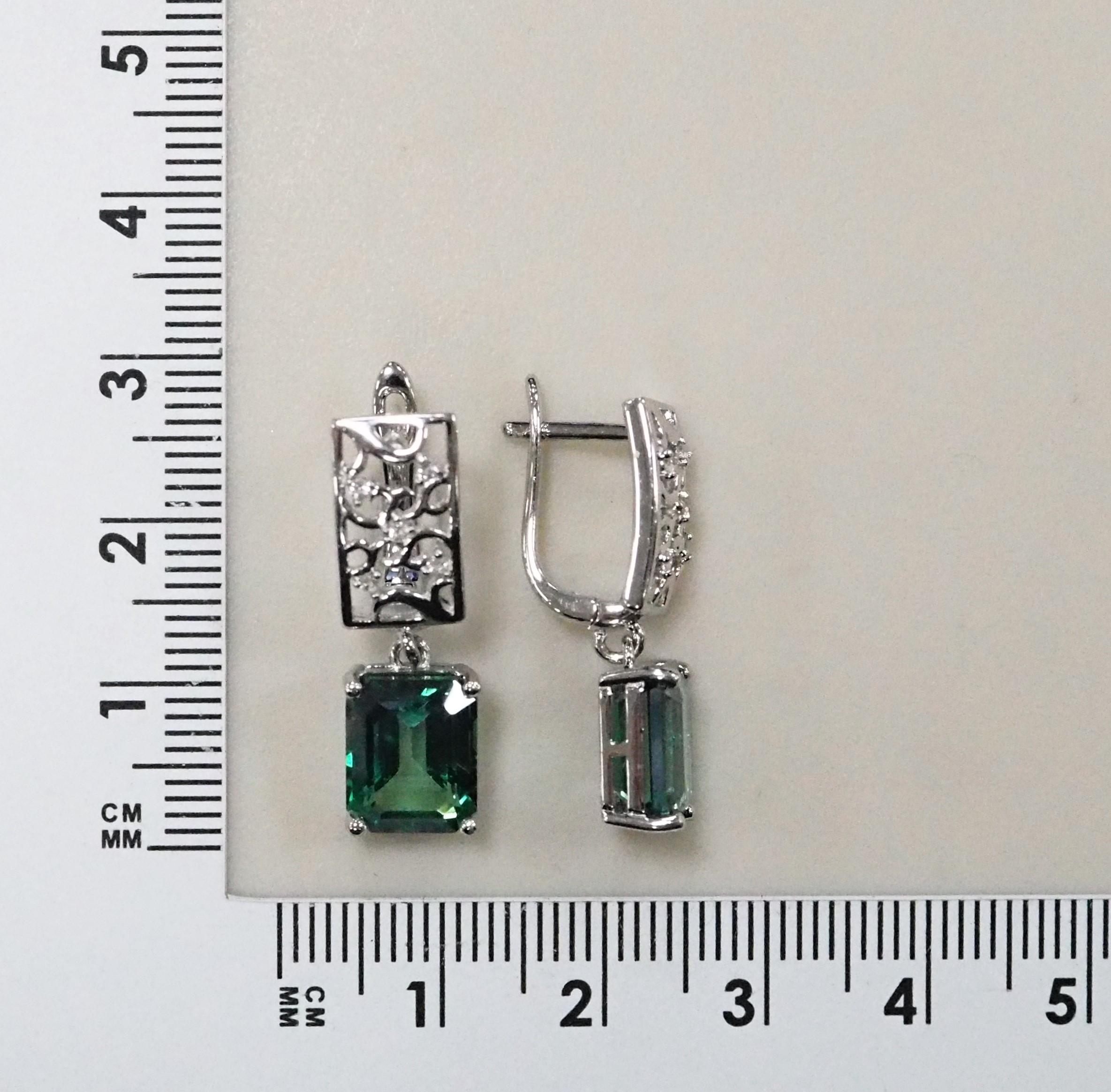 Серебряные серьги 925 пробы; вставки 2 Топаз 7,76ct; 10 Топаз белый 0,1ct;